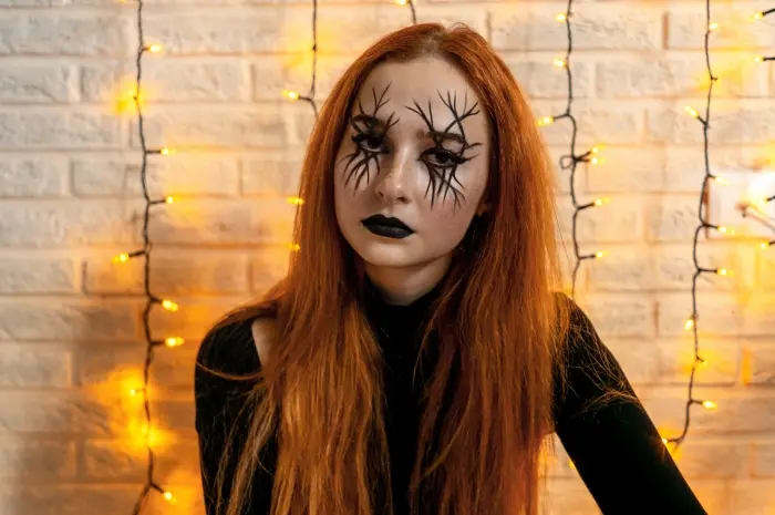 Crafty Tips on How To Apply Gothic Makeup