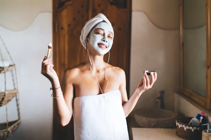 How Your Morning Skin Care Routine Should Change in Your 20s, 30s, 40s