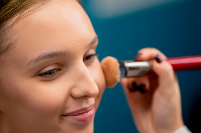 Instructions on How to Apply Mineral Make Up Correctly