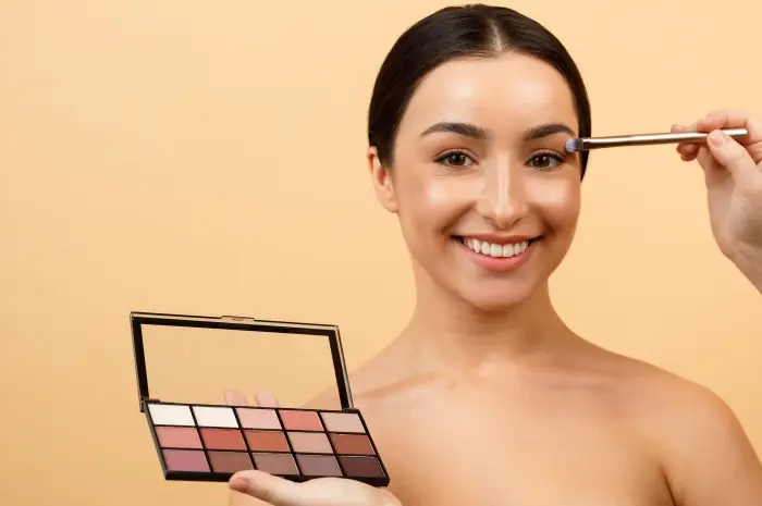 Learn How to Makeup and Still Appear to Have a Natural Face